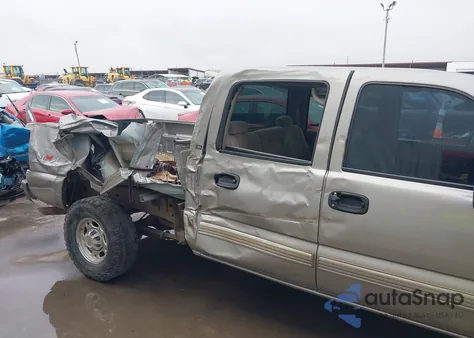 2002 Chevrolet Silverado 2500Hd Ls z USA, uszkodzony, nr VIN 1GCHK23UX2F183592